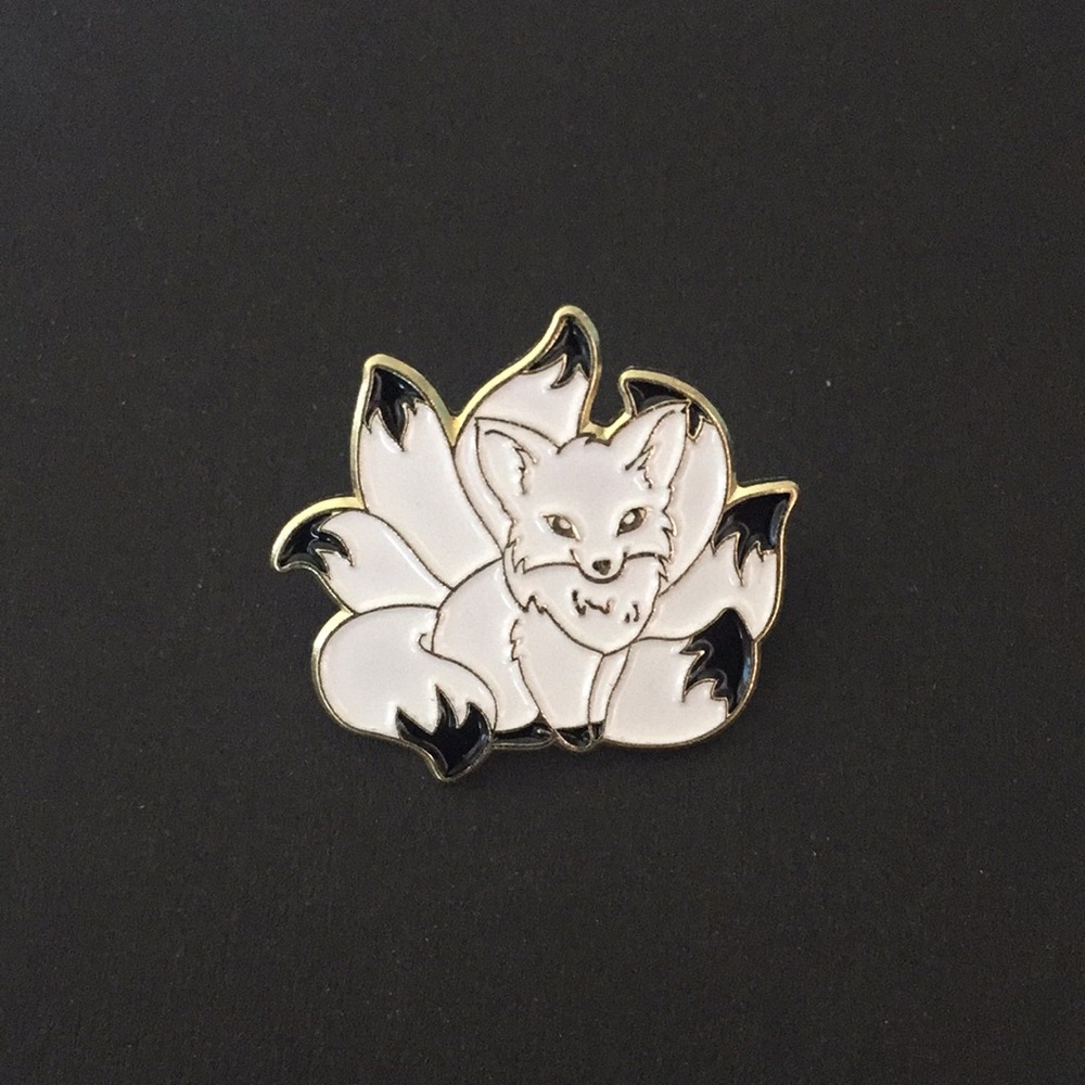 🍏50% OFF/3+...Cartoon Multitailed Fox Pin